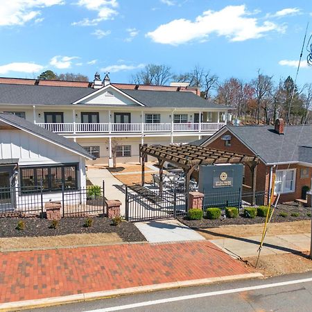 27 On Park Boutique Hotel & Venue Dahlonega Extérieur photo