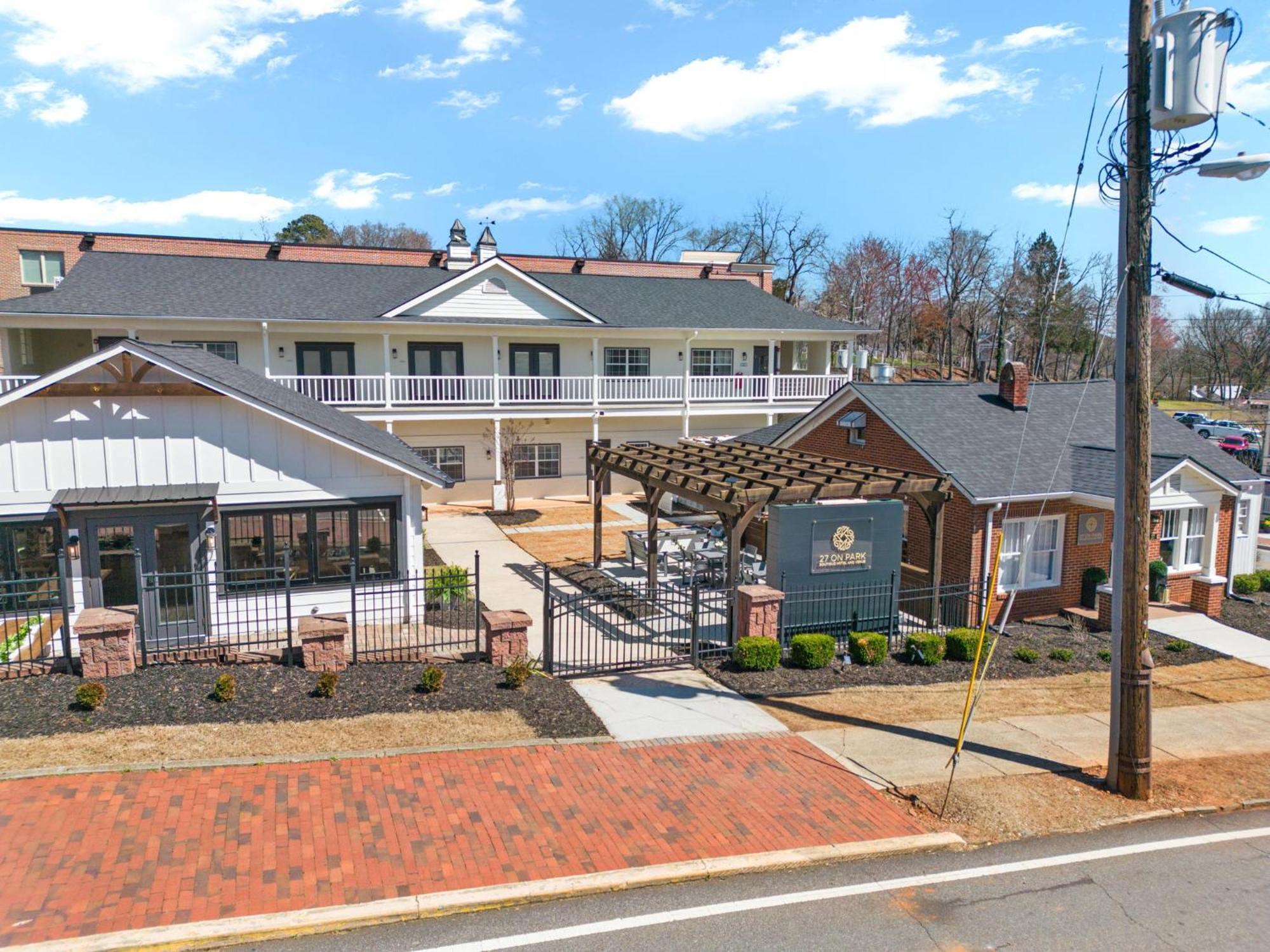 27 On Park Boutique Hotel & Venue Dahlonega Extérieur photo
