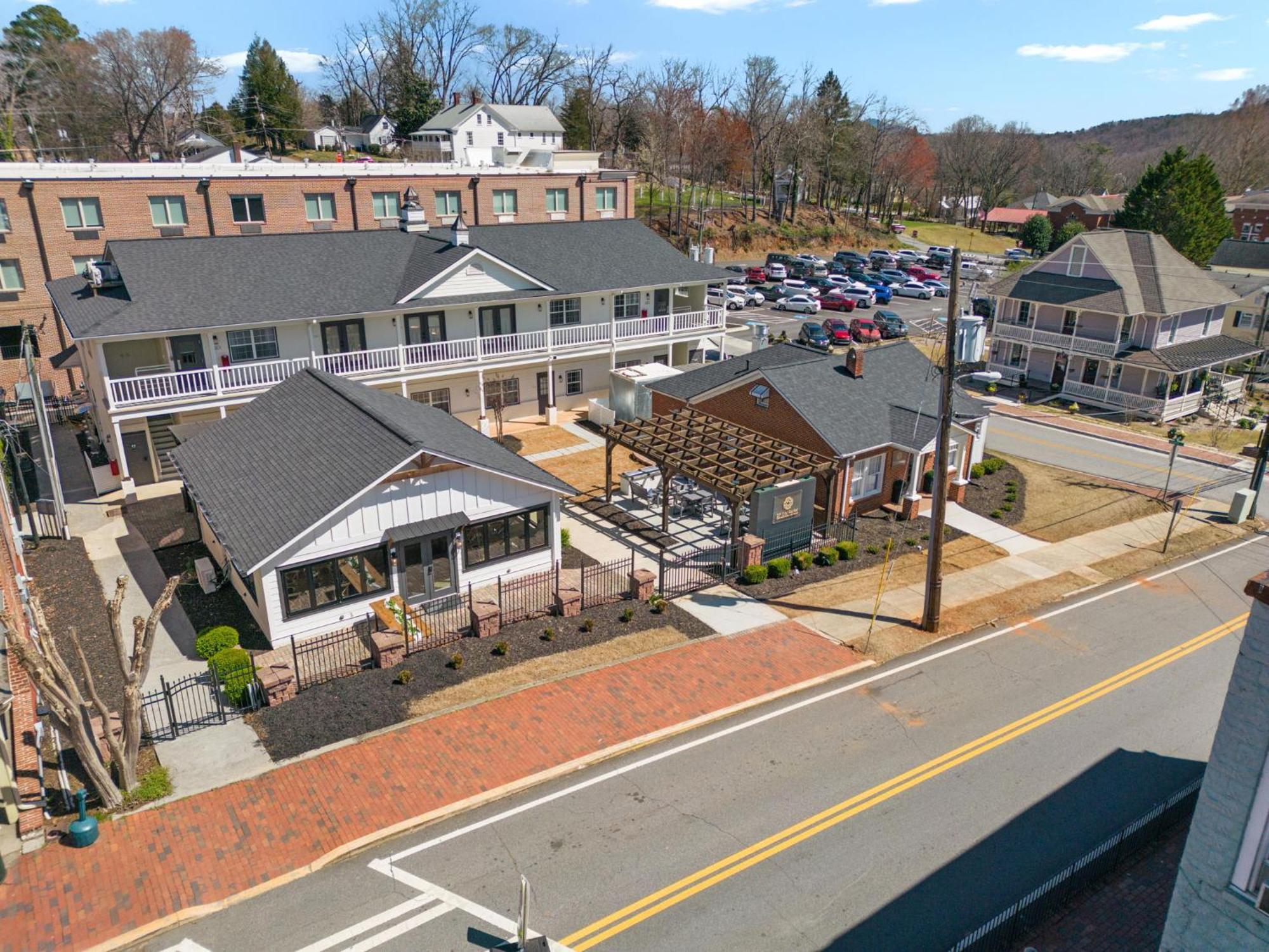 27 On Park Boutique Hotel & Venue Dahlonega Extérieur photo