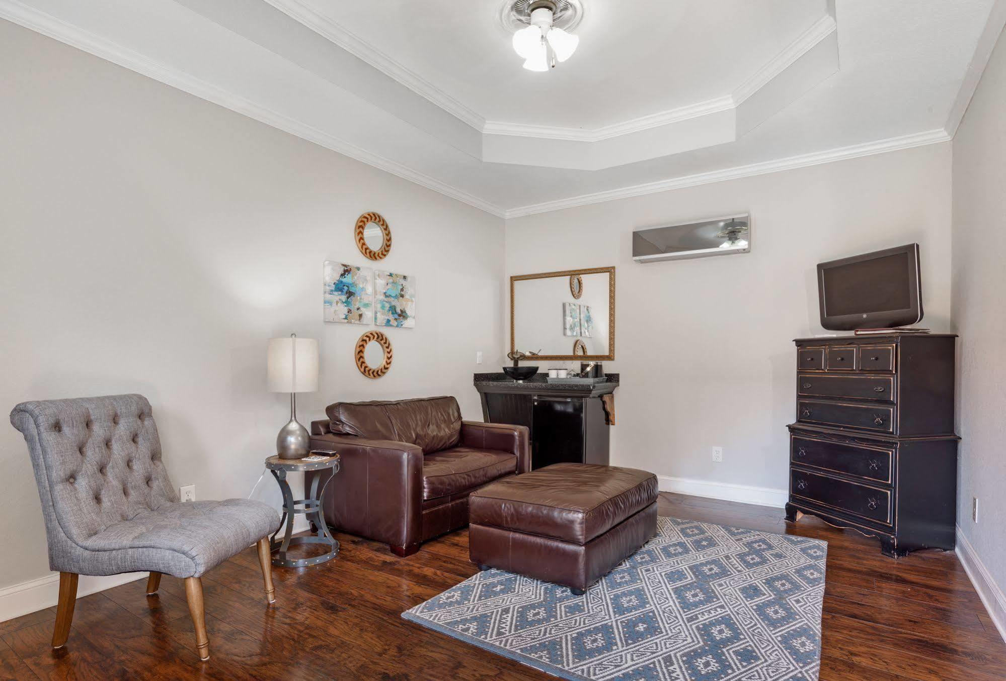 27 On Park Boutique Hotel & Venue Dahlonega Extérieur photo